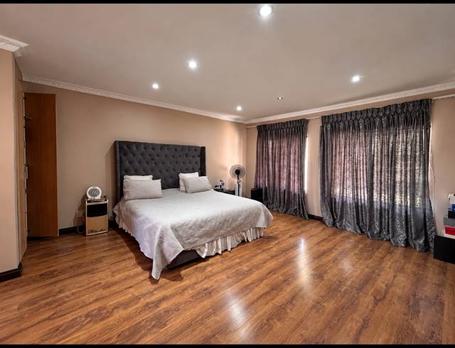 4 BEDROOM HOUSE FOR SALE IN VANDERBIJLPARK SE 7